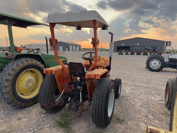 2004-tractor-king-200-image-4