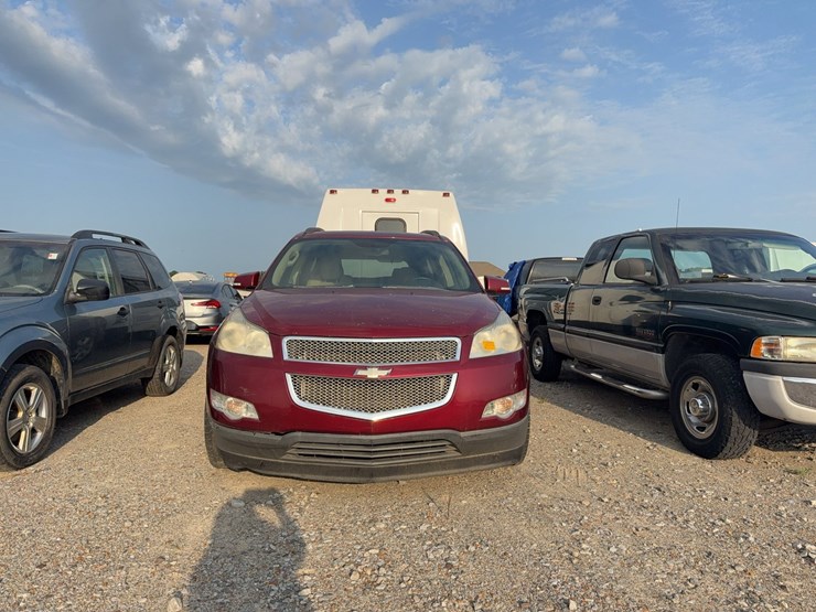 2010-chevrolet-traverse-image-3