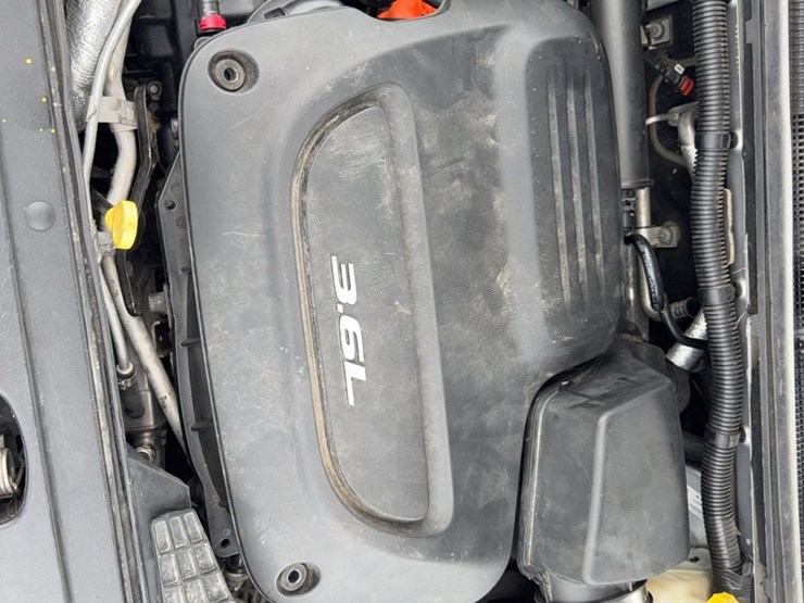 2017-chrysler-pacifica-image-32