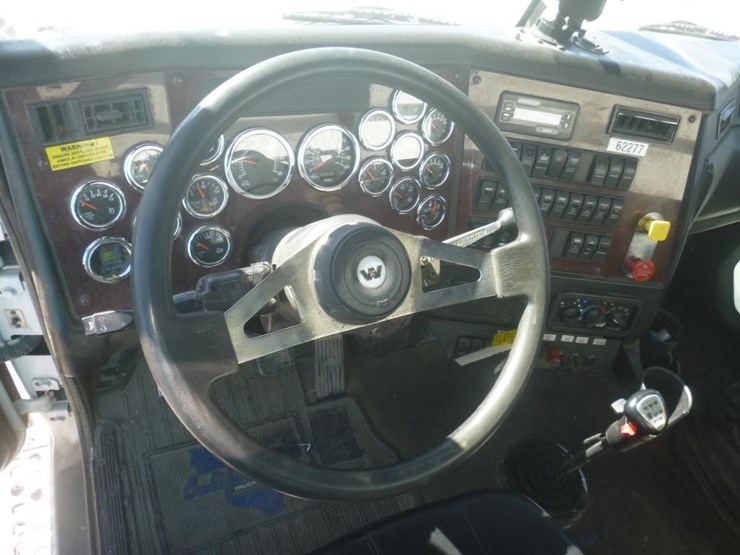 2020-western-star-4900sf-image-18