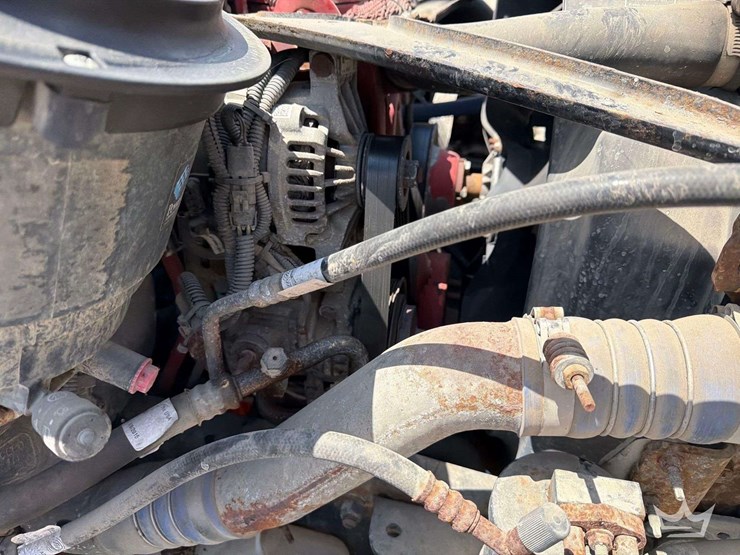 2016-freightliner-m2-106-image-18