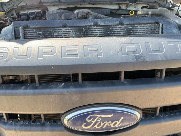 2013-ford-f550-image-27