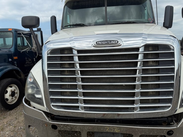 2016-freightliner-cascadia-125-image-24