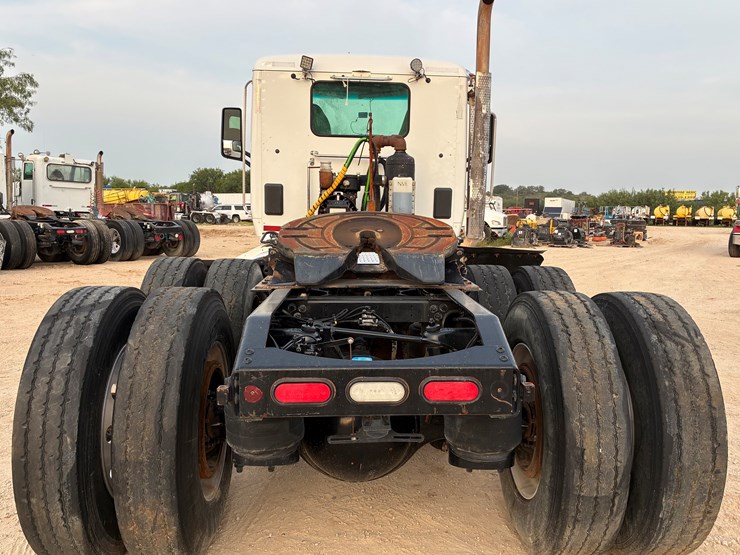 2020-peterbilt-567-image-5
