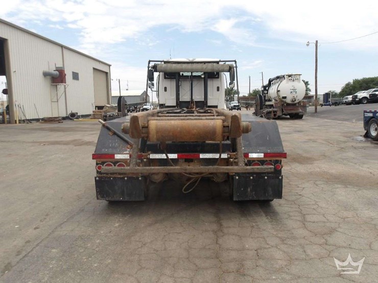 2016-freightliner-108sd-image-11