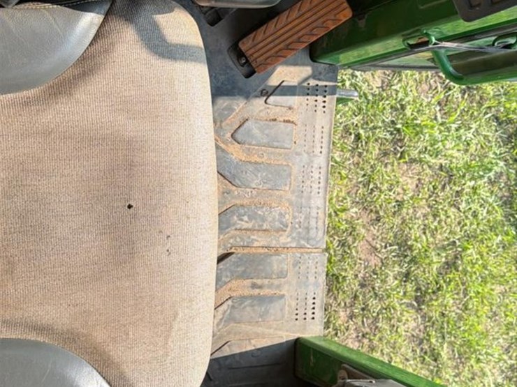 2015-deere-648l-image-43