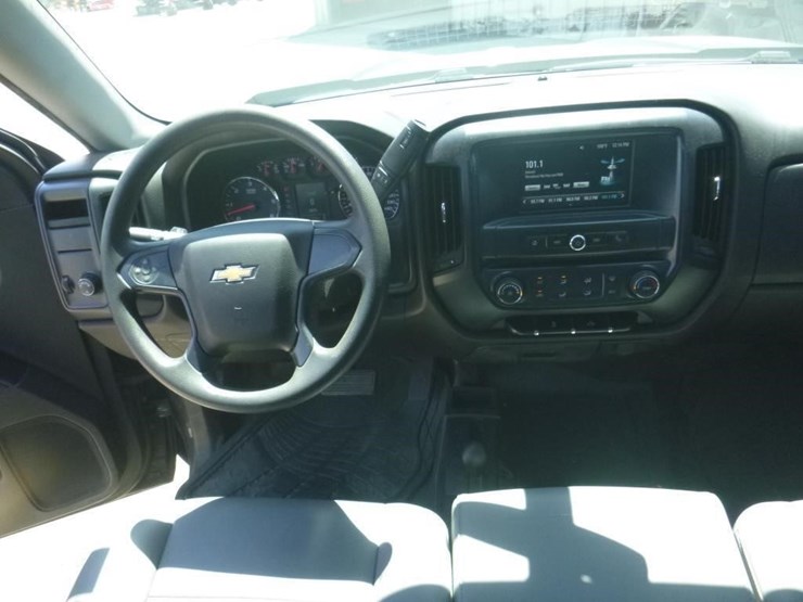 2018-chevrolet-1500-image-9