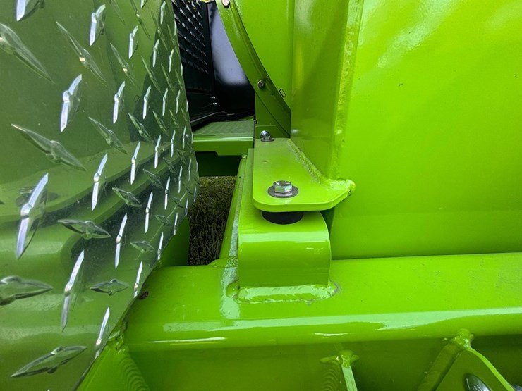 #157-•-2024-vortex-v12-31-towable-brush-chipper-image-15