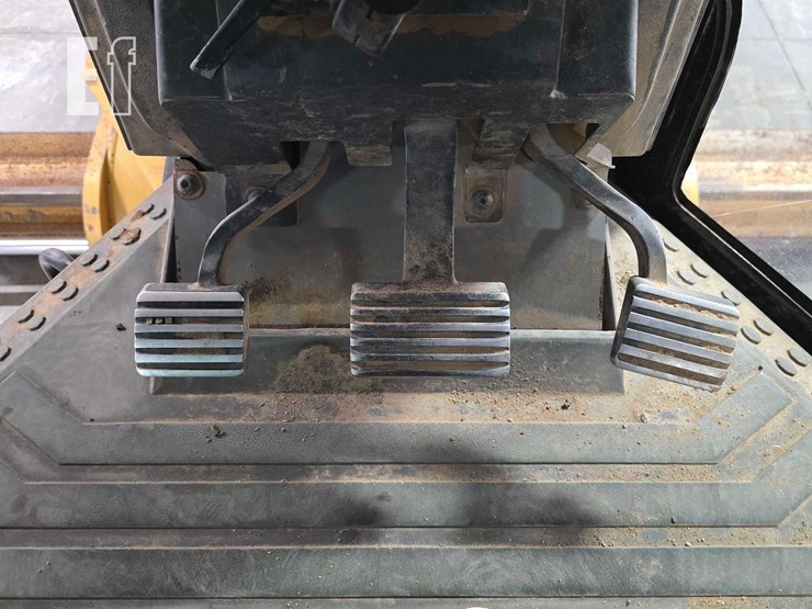 2013-caterpillar-14m-image-13