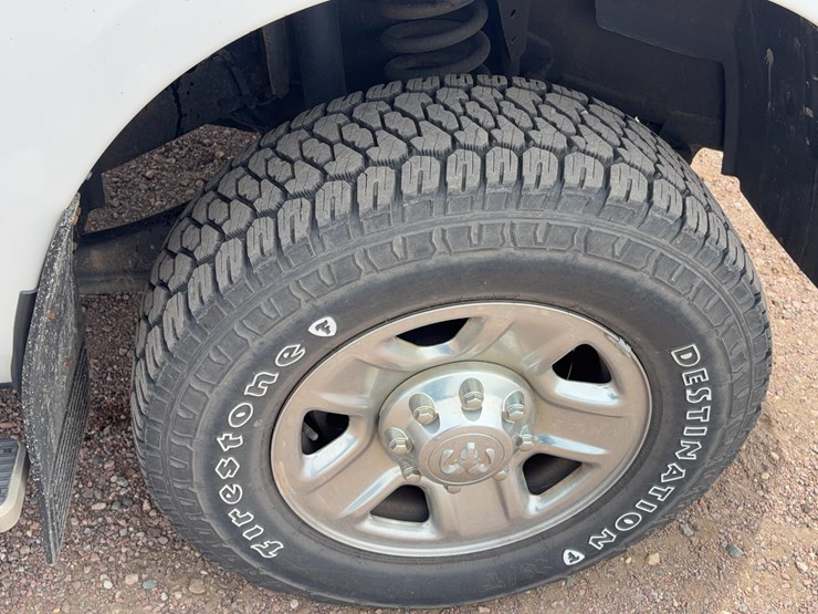 2015-dodge-3500-image-30