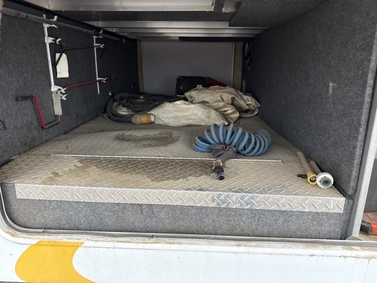 2008-heartland-cyclone-fifth-wheel-toyhauler-image-18