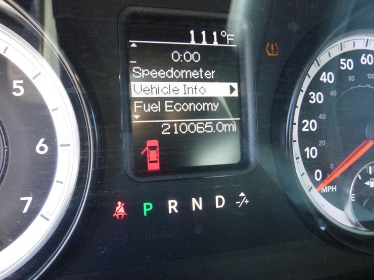 2015-dodge-1500-image-14