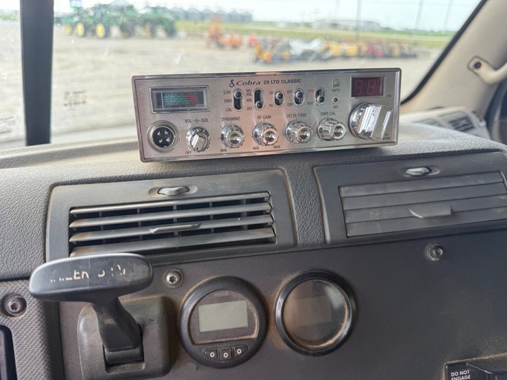 2016-freightliner-cascadia-125-image-43