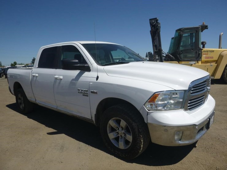 2019-dodge-1500-image-2