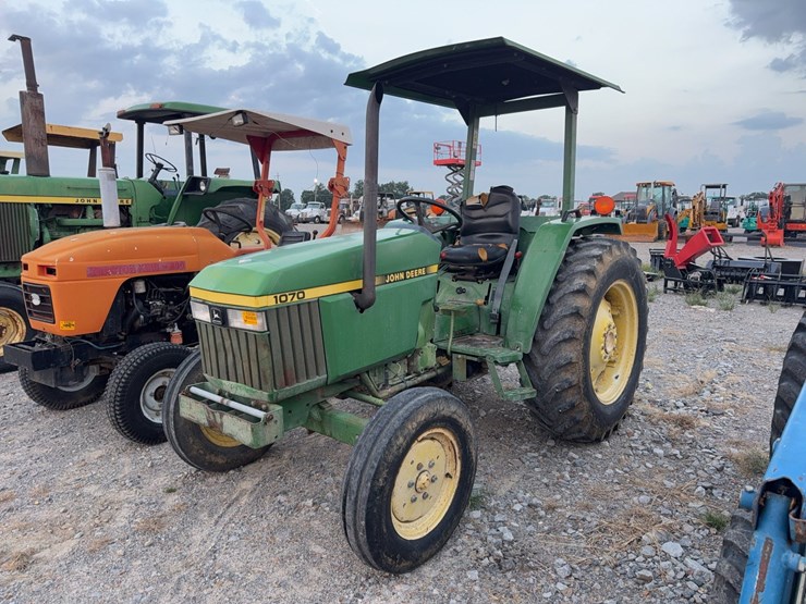 john-deere-1070-image-1
