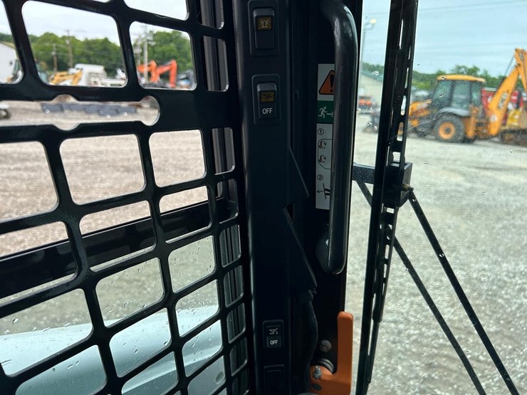 2024-bobcat-s650-image-22