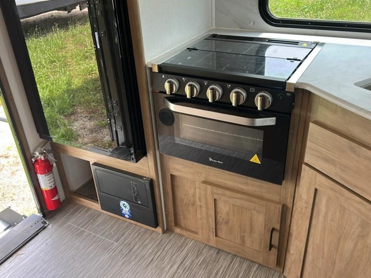 #143-•-2024-forest-river-coachmen-freedom-express-ultra-lite-246rks-camper-image-40