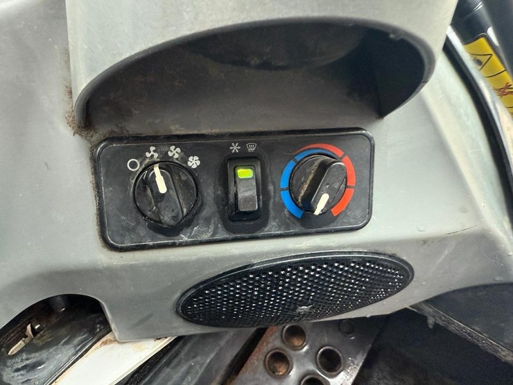 2022-bobcat-t770-image-29