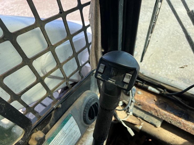 2005-bobcat-s250-image-24