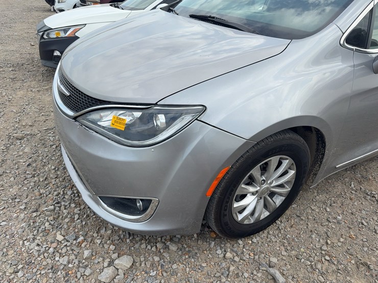 2017-chrysler-pacifica-image-14