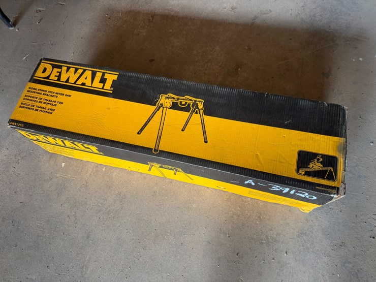 #39210-•-work-stand-with-miter-saw-brackets-image-1