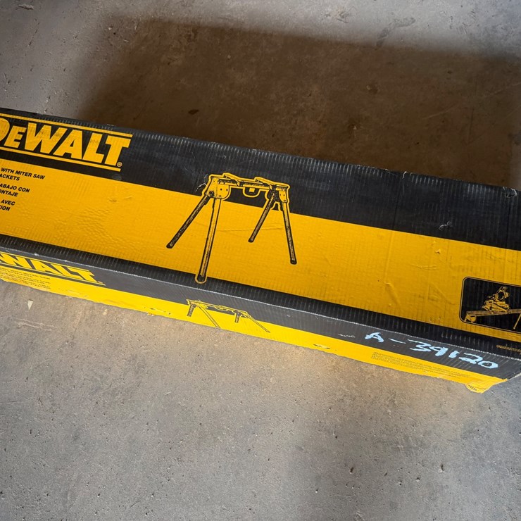#39210 • WORK STAND WITH MITER SAW BRACKETS