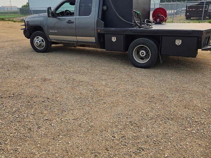 2011-chevrolet-3500-image-1