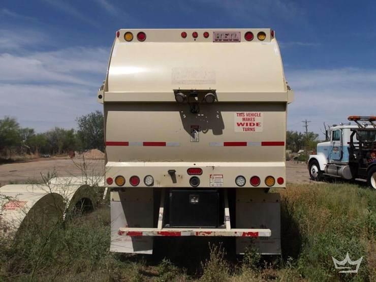 2016-peterbilt-320-image-12