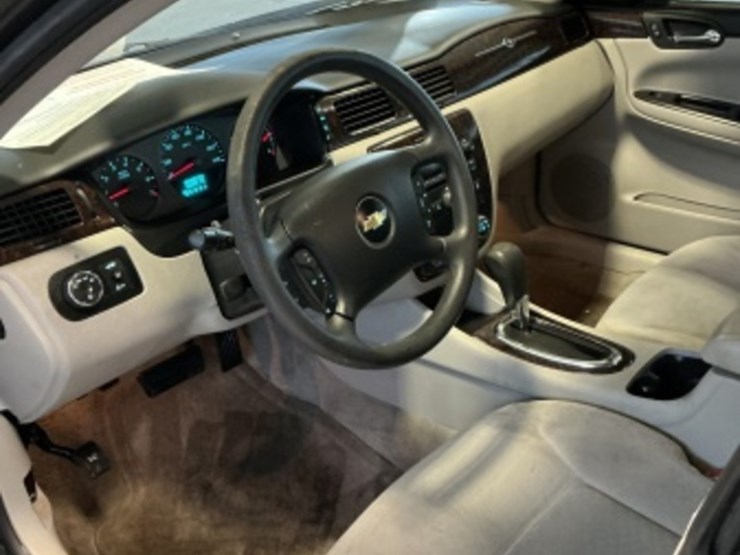 2016-chevrolet-impala-limited-sdn-image-21