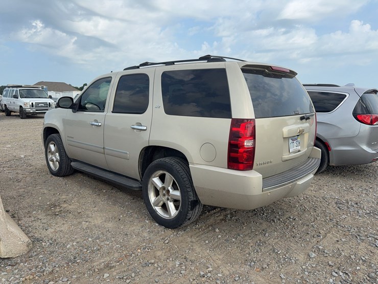 2009-chevrolet-tahoe-image-4