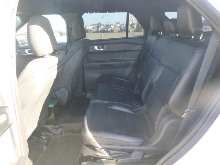 2020-ford-explorer-image-14