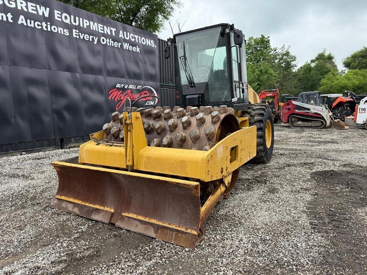 2011-caterpillar-cp56-image-8