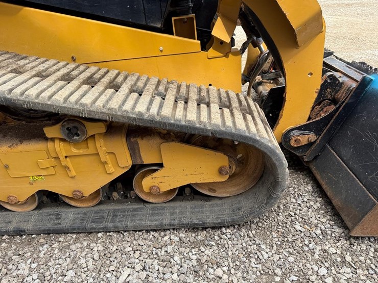 2022-caterpillar-259d3-image-26