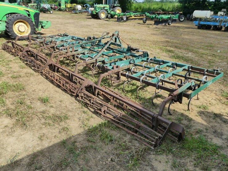 kmc-3pt-26'-hydraulic-fold-field-cultivator-image-1