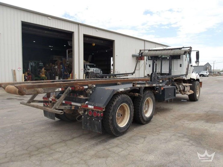 2016-freightliner-108sd-image-4