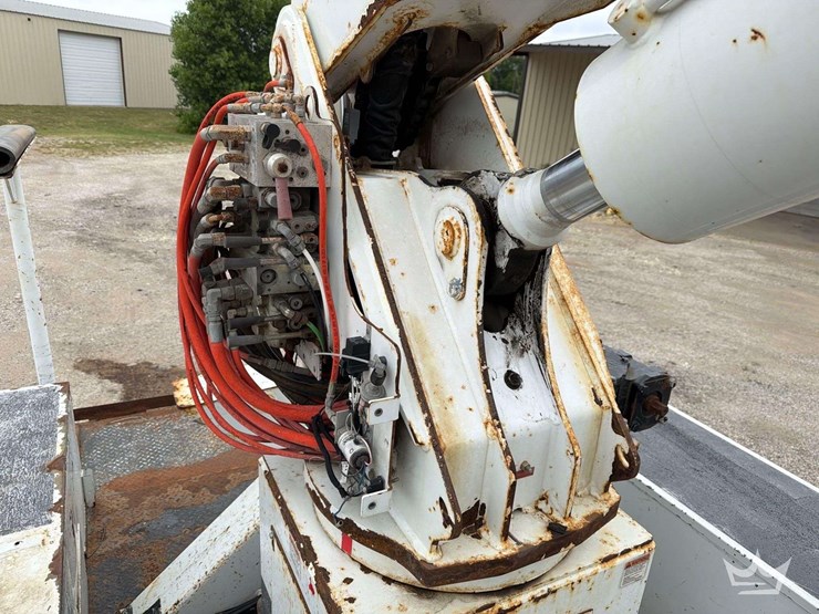 2016-freightliner-m2-106-image-24
