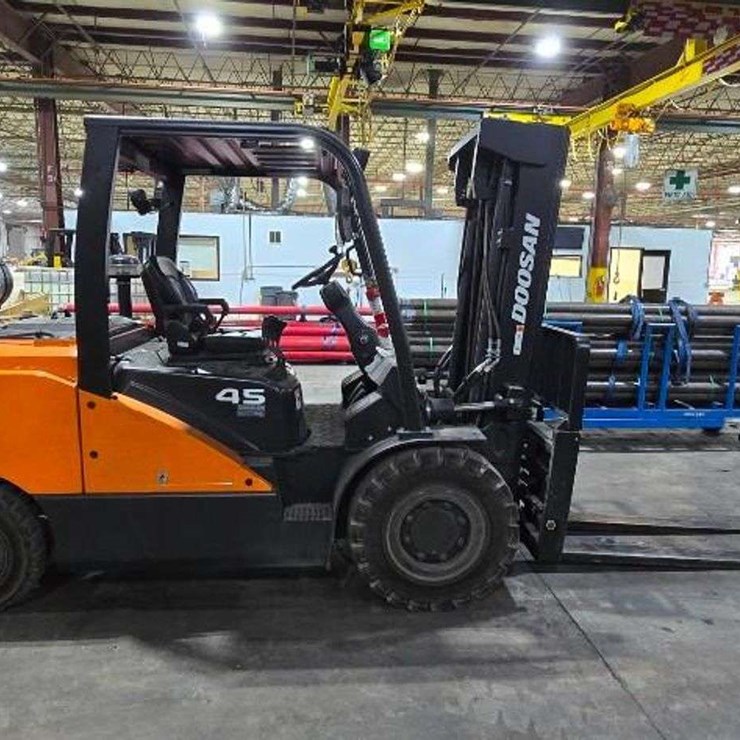 Doosan G45S-7 4,500lb Propane Warehouse Forklift
