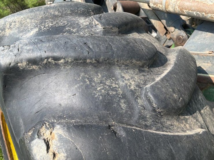 2015-deere-648l-image-28