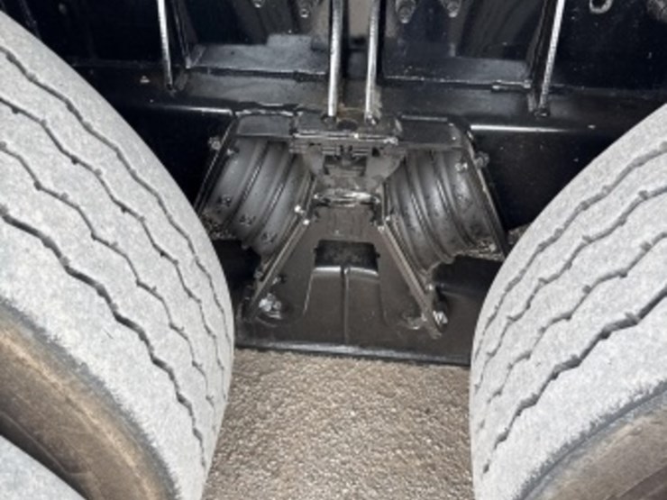 2018-mack-lr-rear-loading-trash-truck-image-16