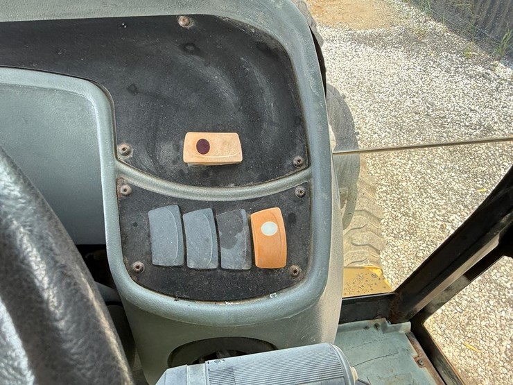 caterpillar-420d-image-26