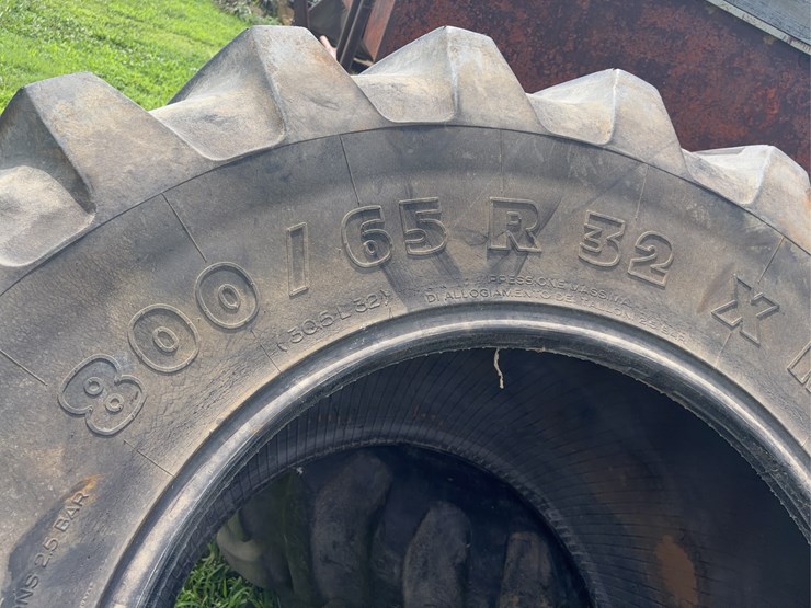 set-of-2-(800/65r32)-tires-image-3