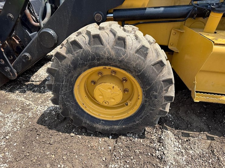 caterpillar-420d-image-21