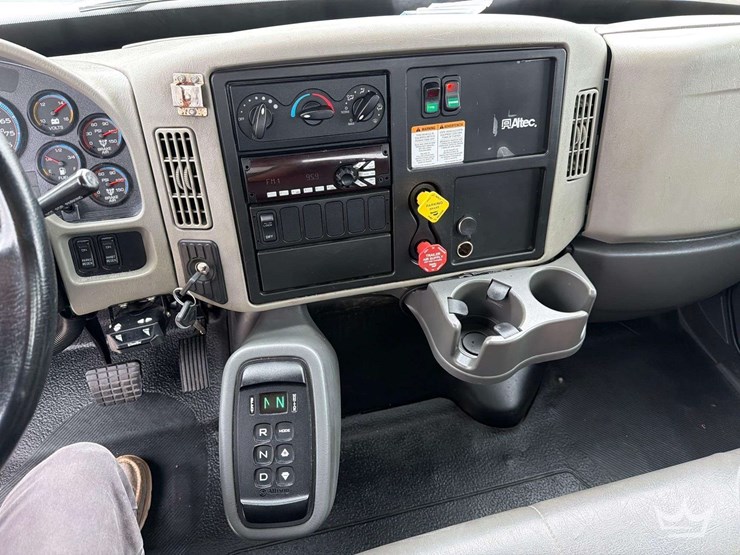 2017-international-durastar-4300-image-53