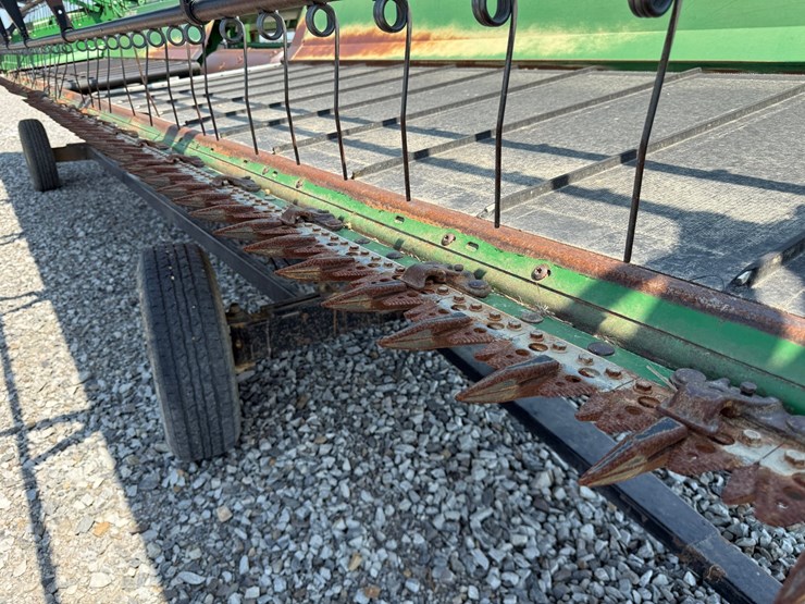 john-deere-630d-image-32