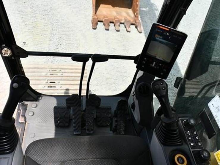 2019-caterpillar-336-image-30