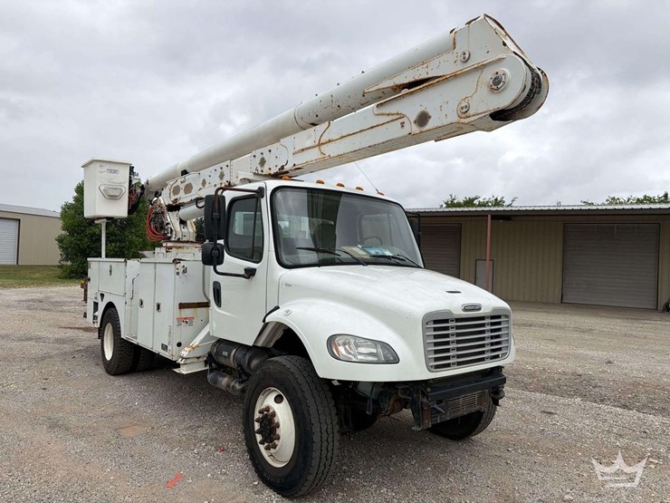 2016-freightliner-m2-106-image-45