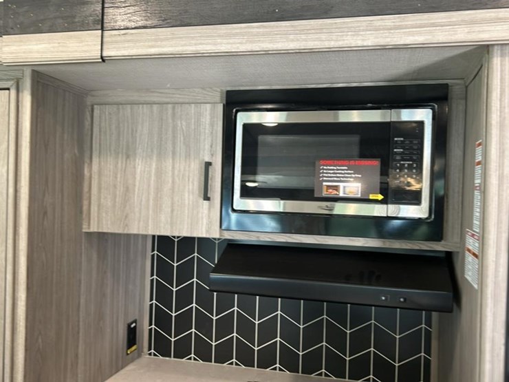 #142-•-2022-keystone-passport-grand-touring-series-2870rl-camper-image-56