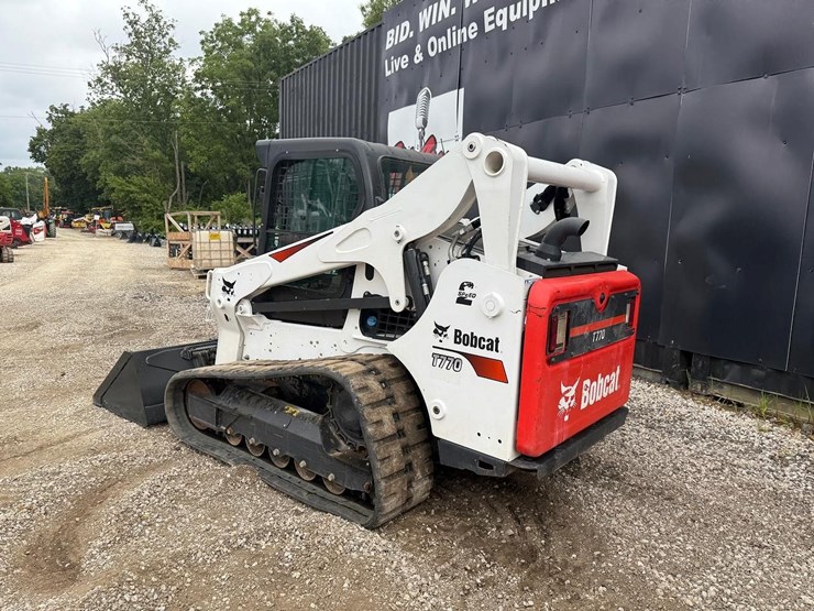 2022-bobcat-t770-image-2