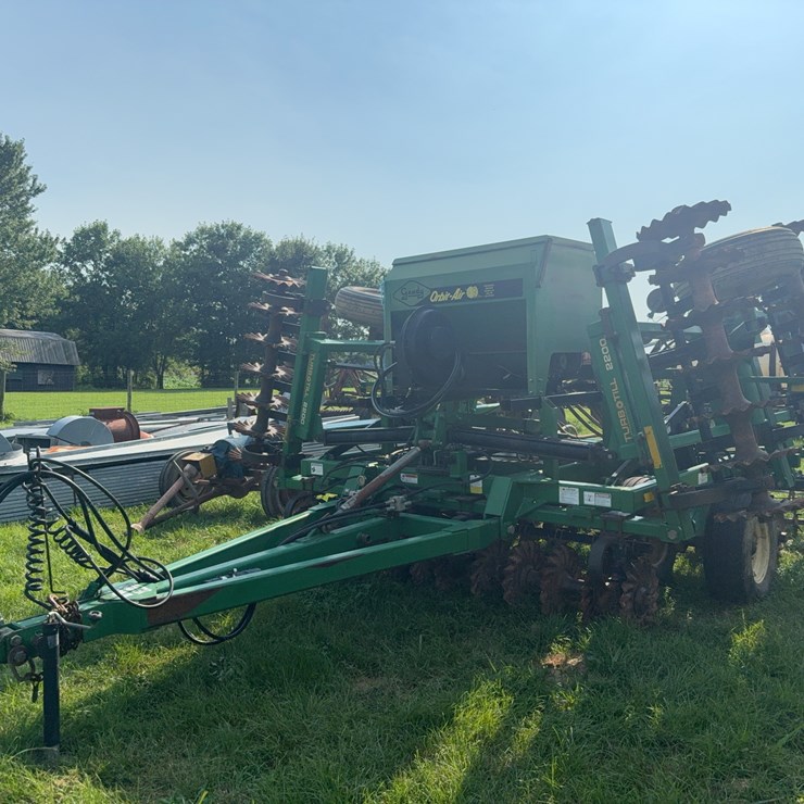 2200 Turbo-Till (2200TT) 22' with Gandy Air Seeder