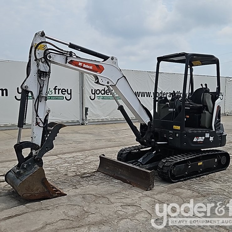 2022 BOBCAT E32